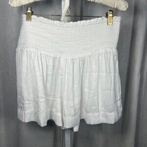 TCEC Fiona Flowy Short in White - Size L